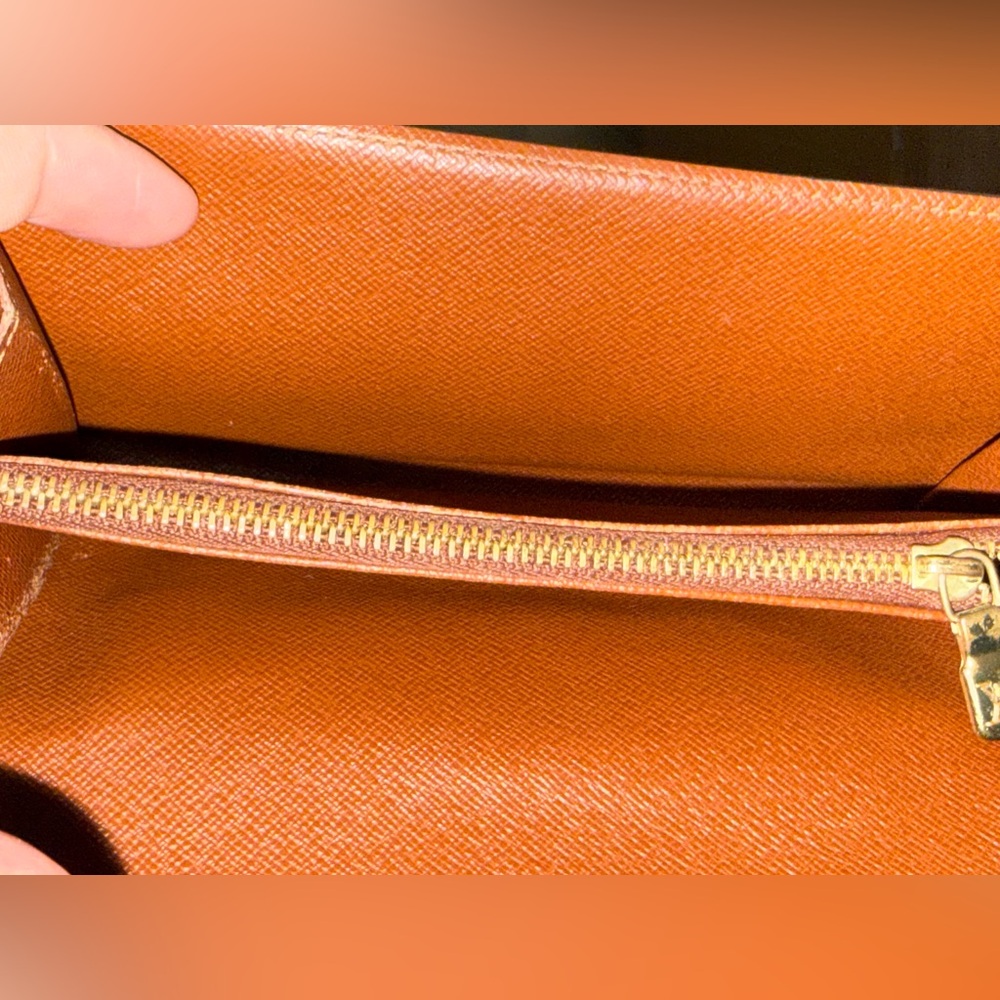 Louis Vuitton Monogram Sarah Wallet - Picture 5 of 11